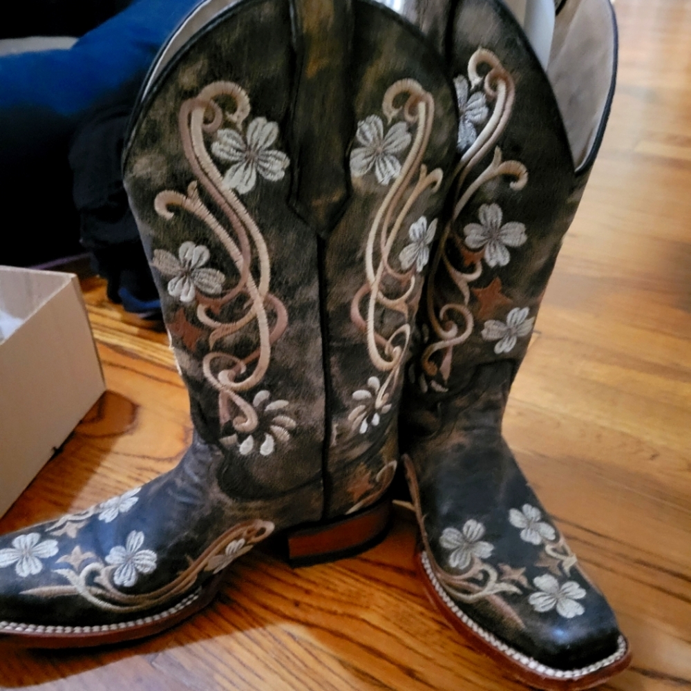 Corral boots